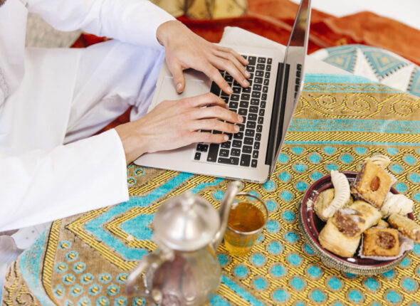 muslim-man-with-food-laptop